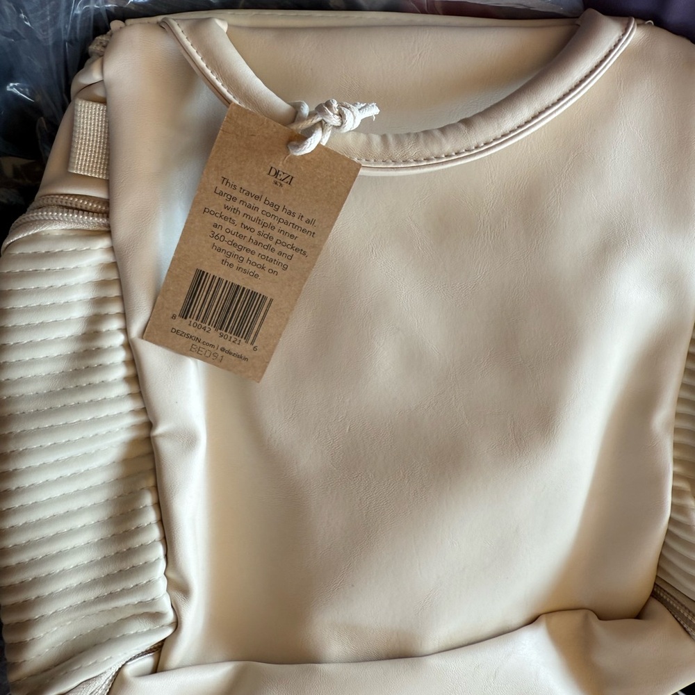 DEZI Cream Makeup Bag - Picture 2 of 6